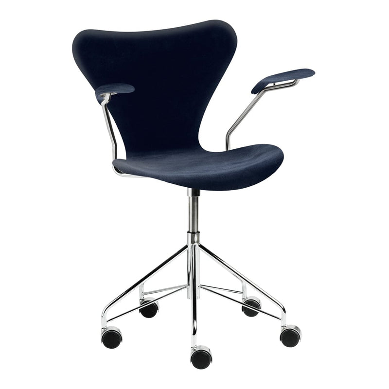 Series 7 Swivel Arm Chair Full Upholstered Dining chairs Fritz Hansen 