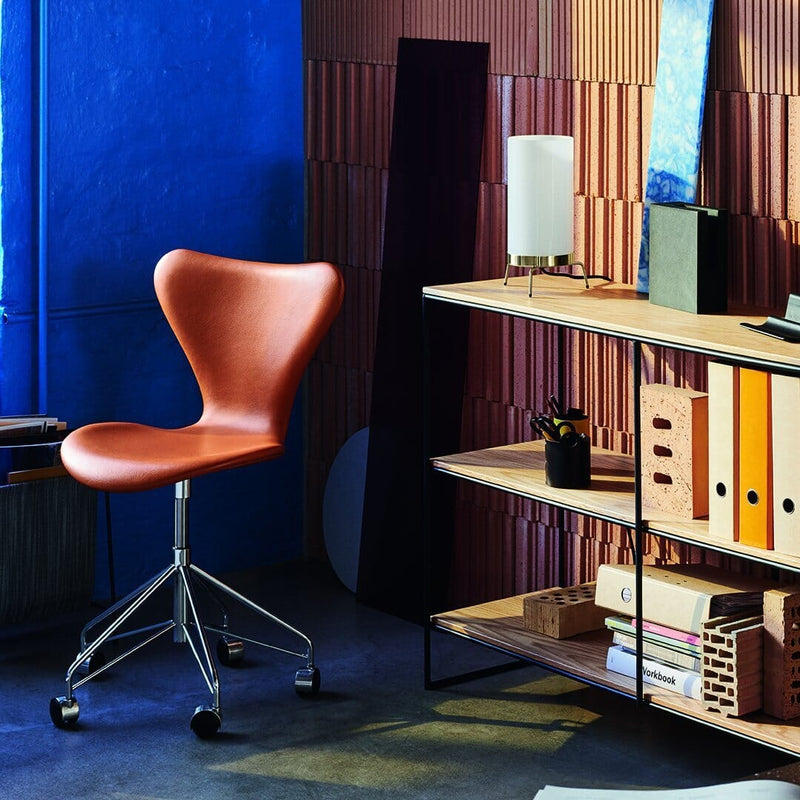 Series 7 Swivel Side Chair Full Upholstered Chairs Fritz Hansen 