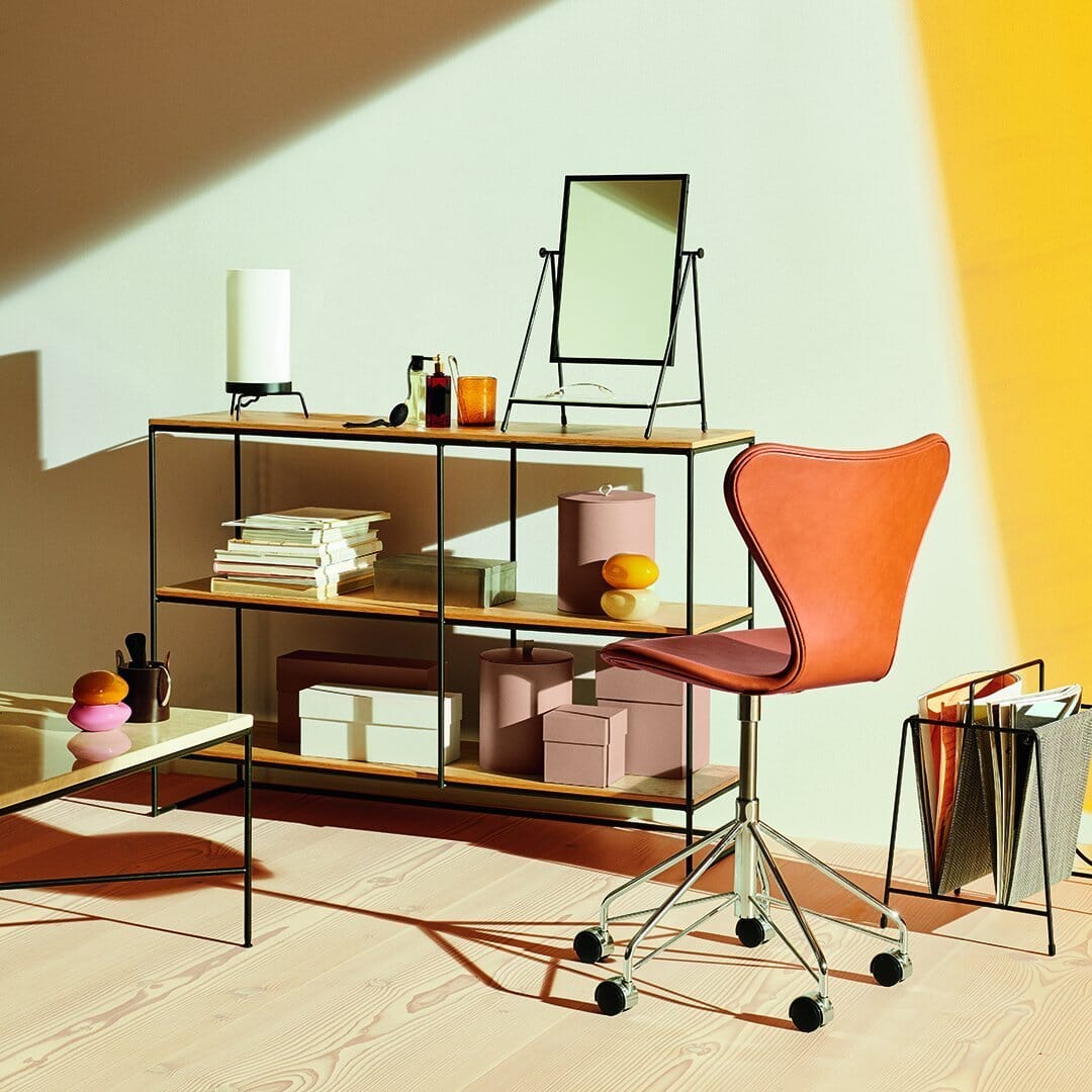 Series 7 Swivel Side Chair Full Upholstered Chairs Fritz Hansen 