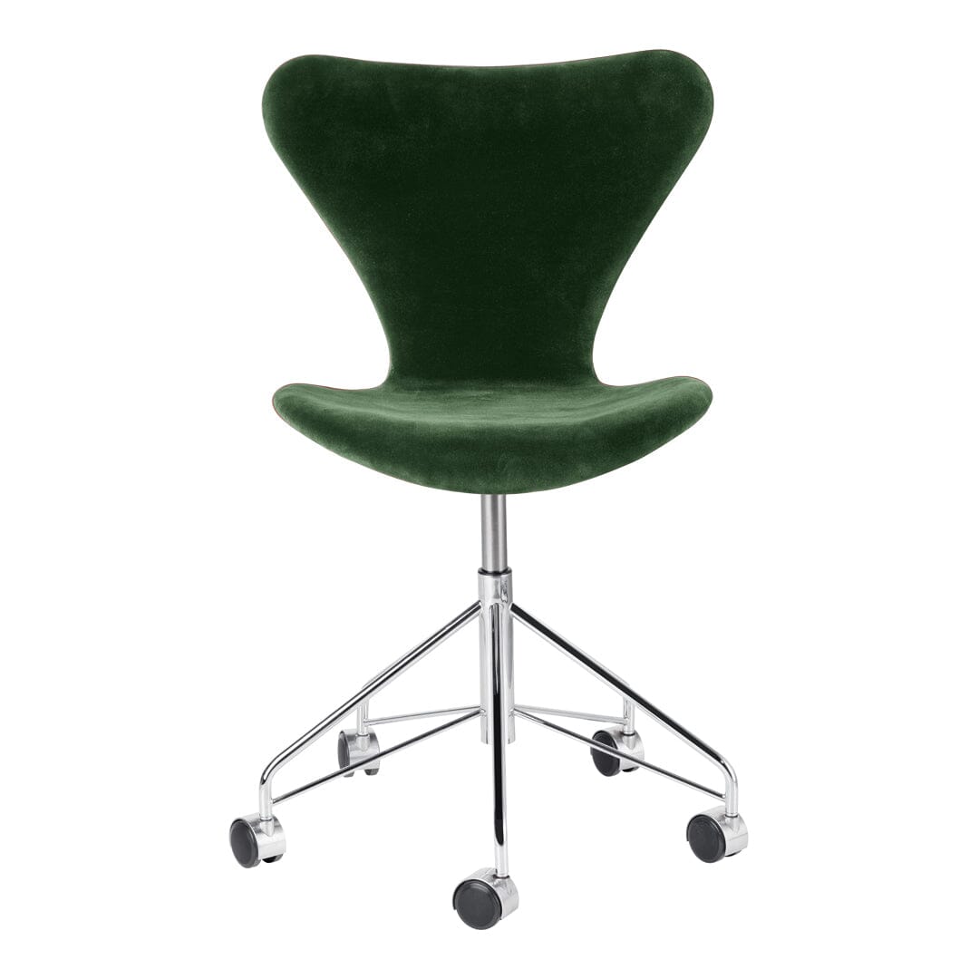 Series 7 Swivel Side Chair Full Upholstered Chairs Fritz Hansen 