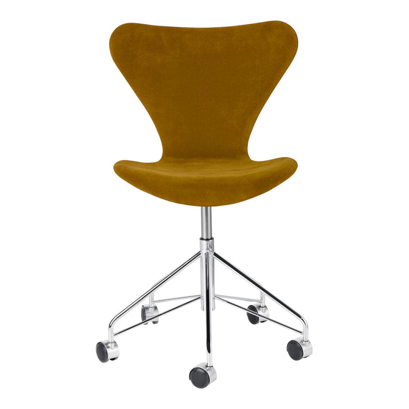 Series 7 Swivel Side Chair Full Upholstered Chairs Fritz Hansen 