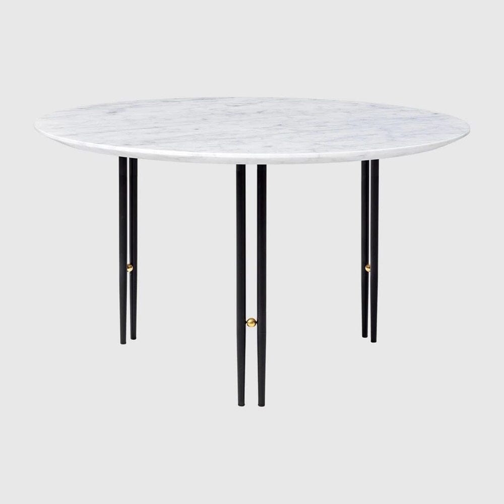 IOI Coffee Table Coffee Tables Gubi Small White Carrara Marble Black Semi Matt Base / Brass Sphere