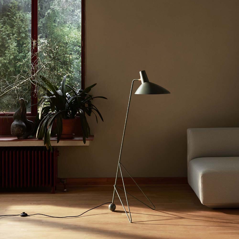 Tripod Floor Lamp HM8 Floor Lamps &amp;Tradition 