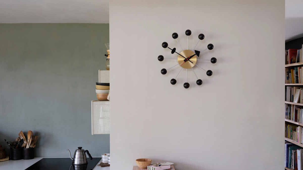 Nelson Ball Clock - Black / Brass Clocks Vitra 