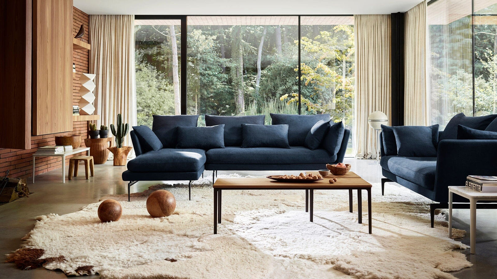 Suita Three-Seater Sofa With Pointed Back Cushions Sofa Vitra 
