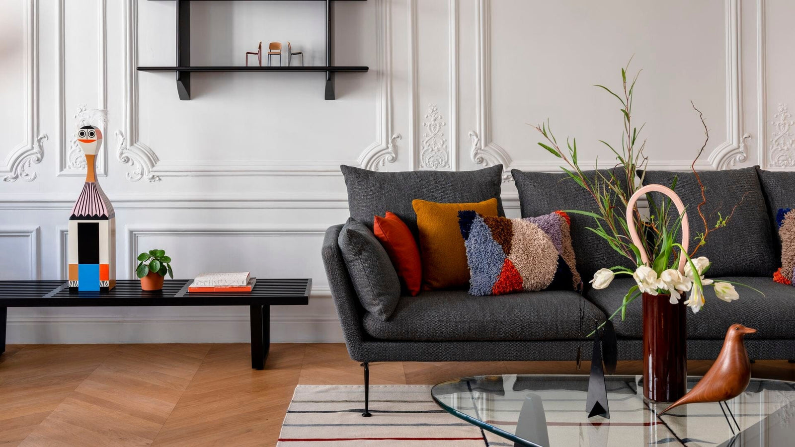 Suita Three-Seater Sofa With Pointed Back Cushions Sofa Vitra 