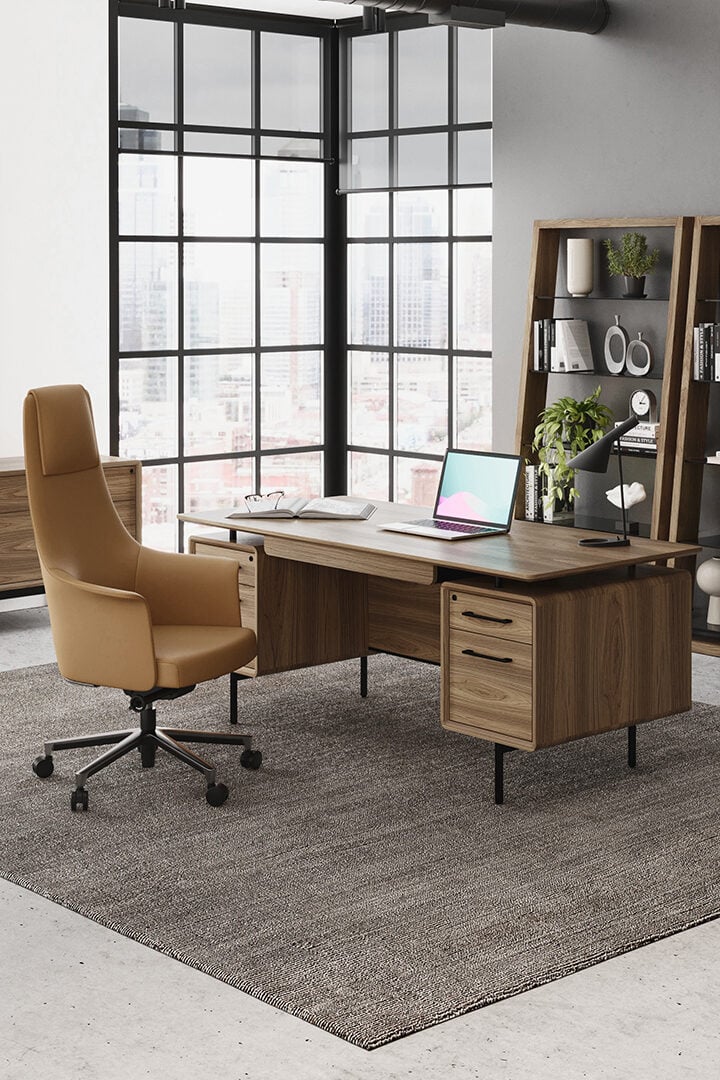 Linq 6821 Executive Desk