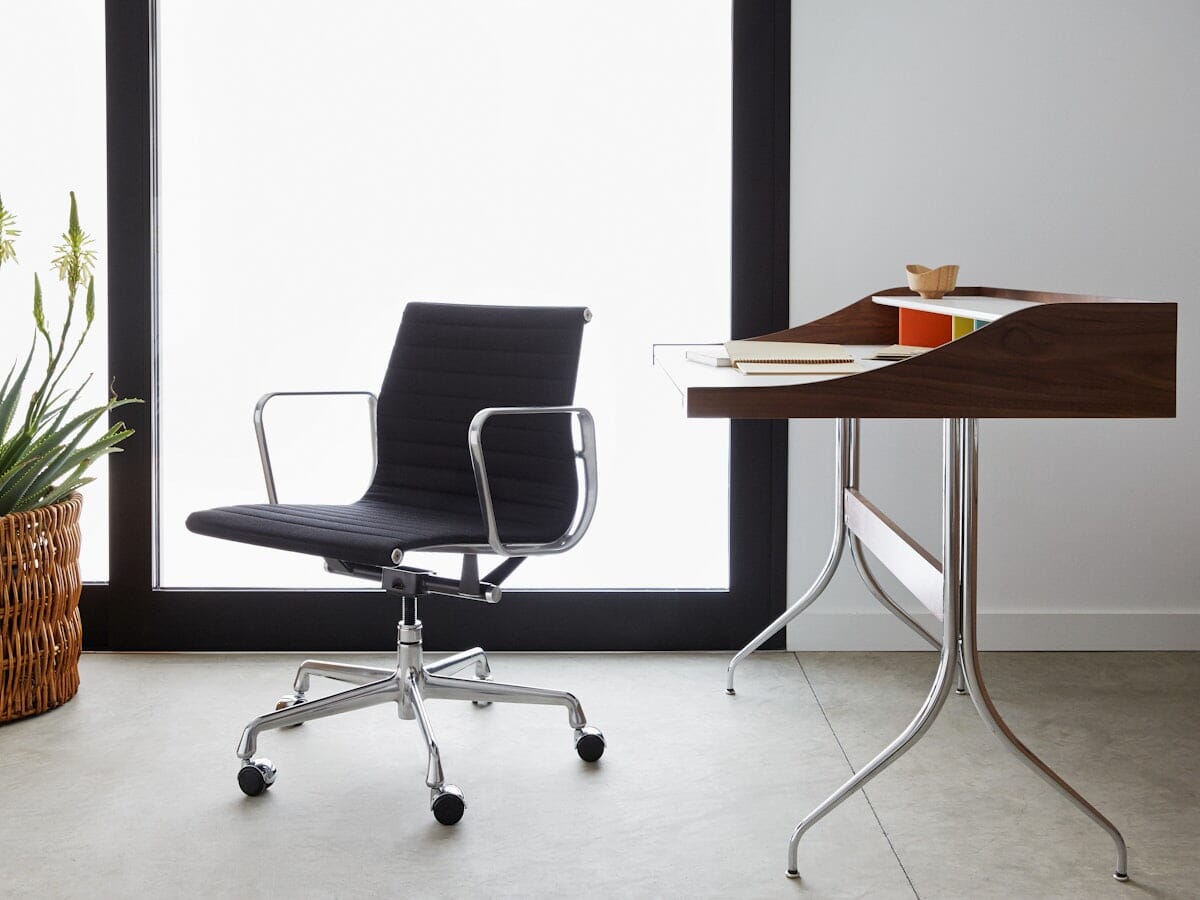 Nelson Swag Leg Desk by Herman Miller Desk's herman miller 