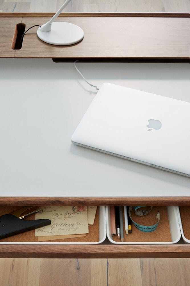 Airia Desk Desk&#39;s herman miller 