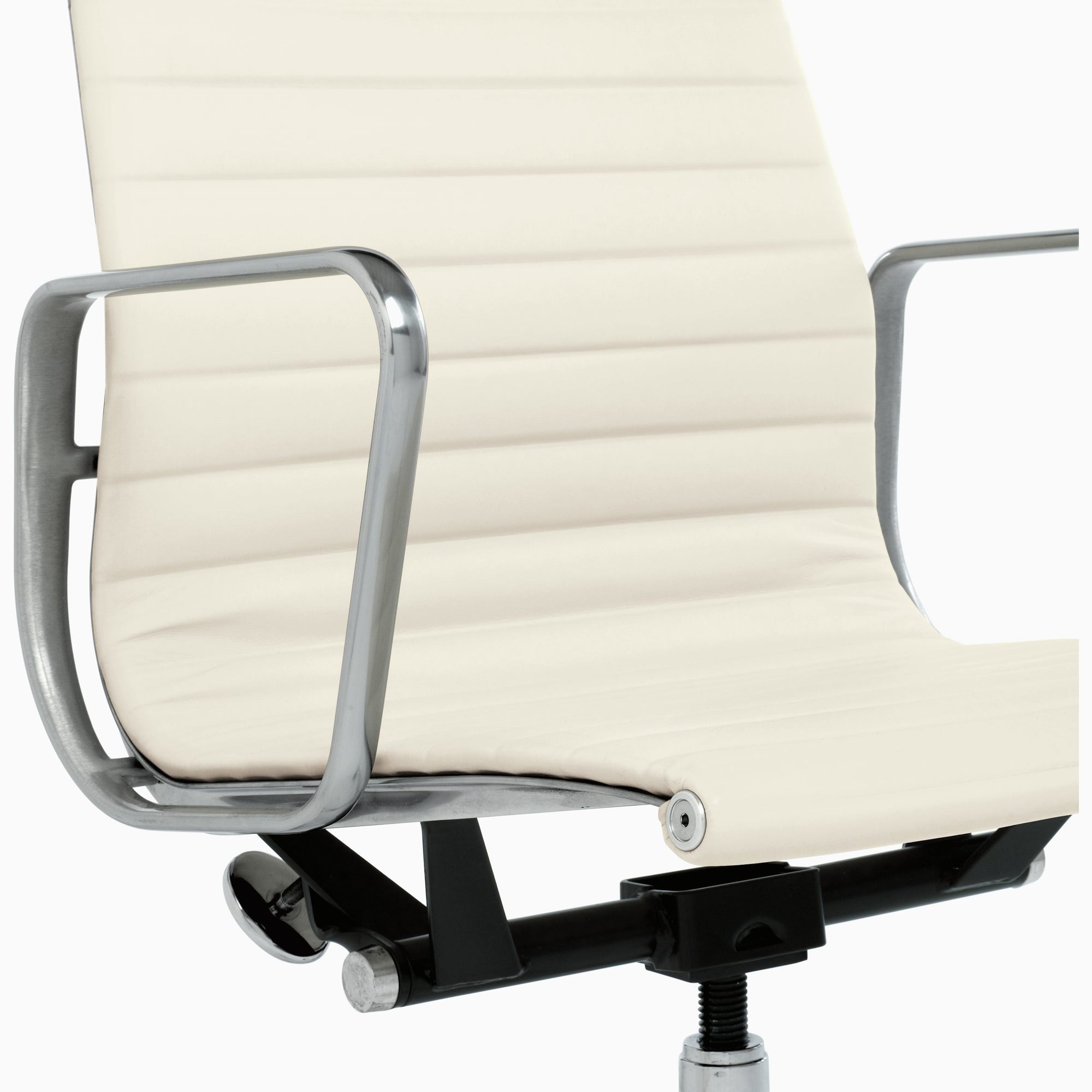 Eames Aluminum Group Executive Chair