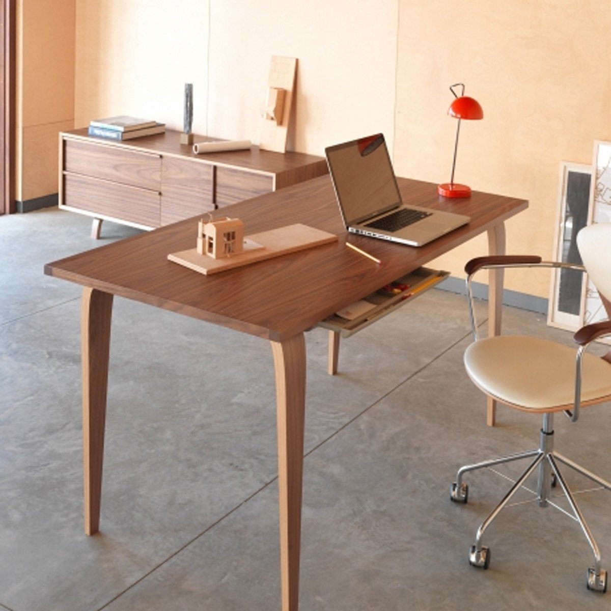 Cherner Studio Desk Desk's Cherner Chair 