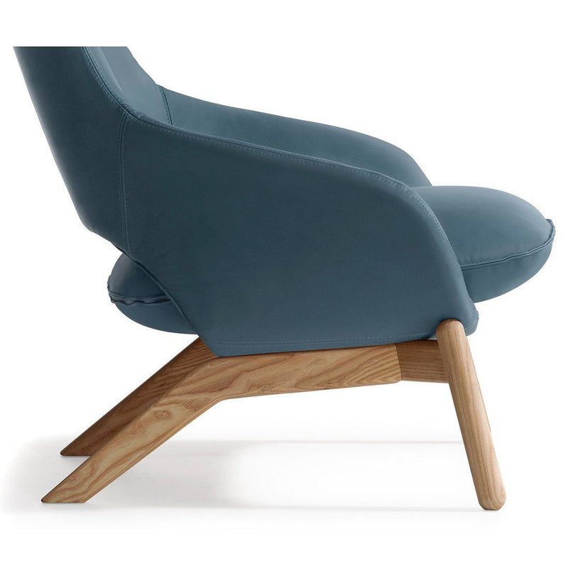 Kalm Wood Base Lounge Chair lounge chair Artifort 
