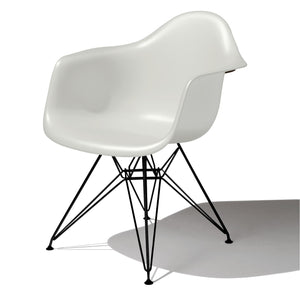 Eames Molded Plastic Arm Chair Wire Base / DAR Side/Dining herman miller Black Base Frame Finish White Seat and Back Standard Glide