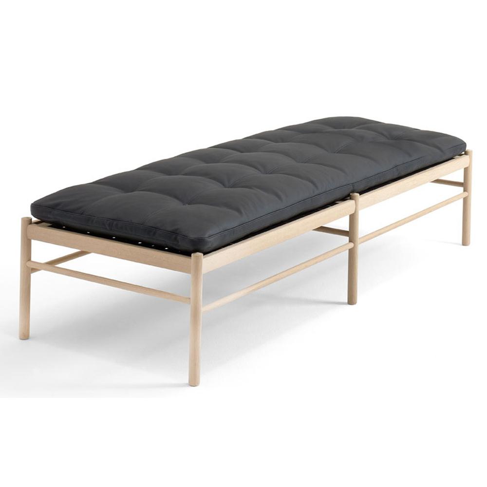 OW150 Daybed With Neck Pillow Benches Carl Hansen 