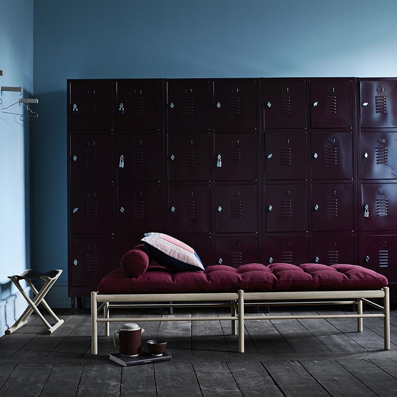 OW150 Daybed With Neck Pillow Benches Carl Hansen 