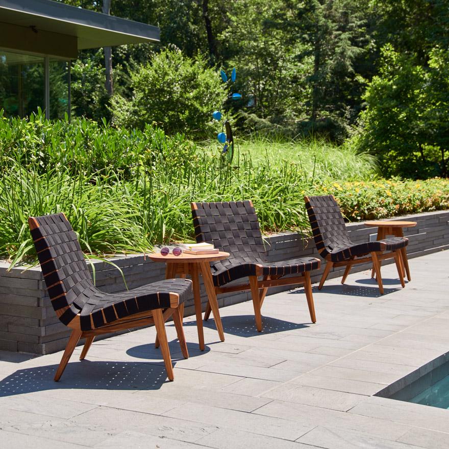 Risom Outdoor Side Table - Round Outdoors Knoll 