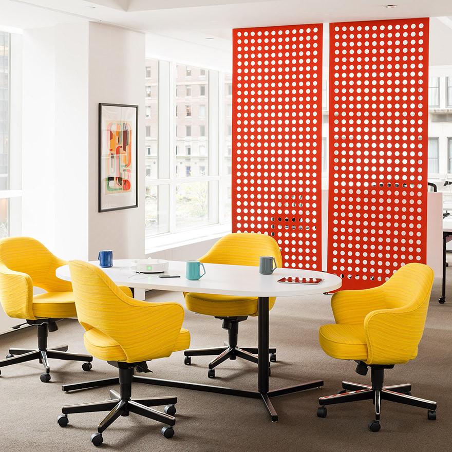 Saarinen Executive Arm Chair with Swivel Base task chair Knoll 