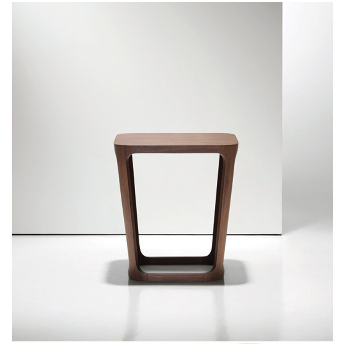 Area Side Table side/end table Bernhardt Design 