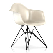 Eames Molded Fiberglass Wire Base Armchair Side/Dining herman miller Black Base Frame Finish Parchment Seat and Back Standard Glide