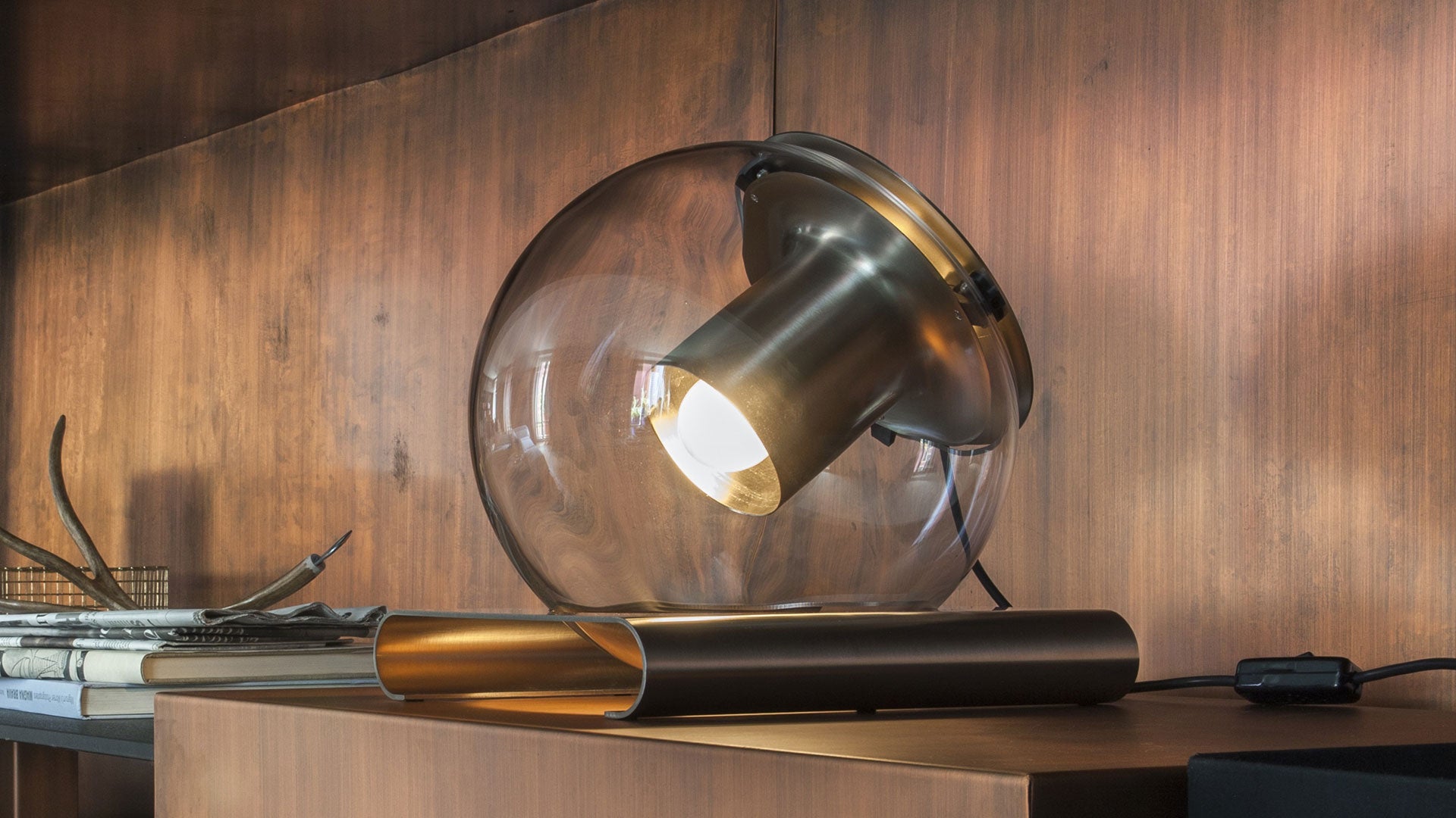 The Globe Table Lamp Table Lamps Oluce 