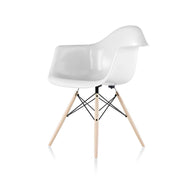 Eames Molded Fiberglass Wood Dowel Armchair Side/Dining herman miller 