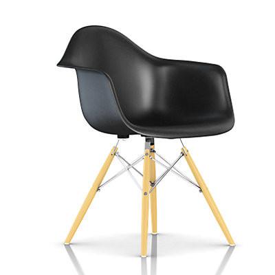 Eames Molded Fiberglass Wood Dowel Armchair Side/Dining herman miller 