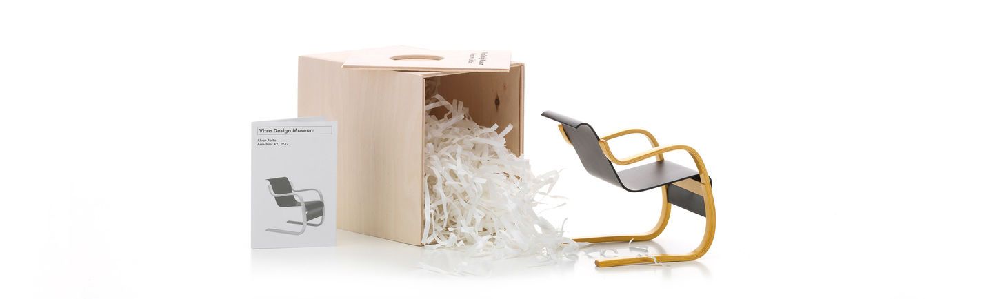 Miniature Armchair Nr. 42 Art Vitra 